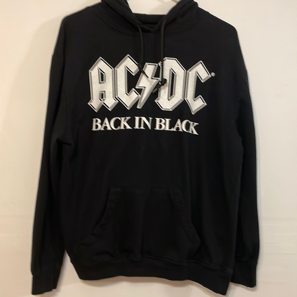 NWOT - Mens AC/DC logo black hoodie. Size: medium.